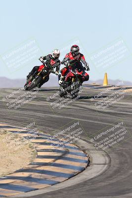 media/Dec-01-2025-Moto Forza (Mon) [[2daa91e15f]]/2-Intermediate Group/Session 2 (Turns 9 and 10)/